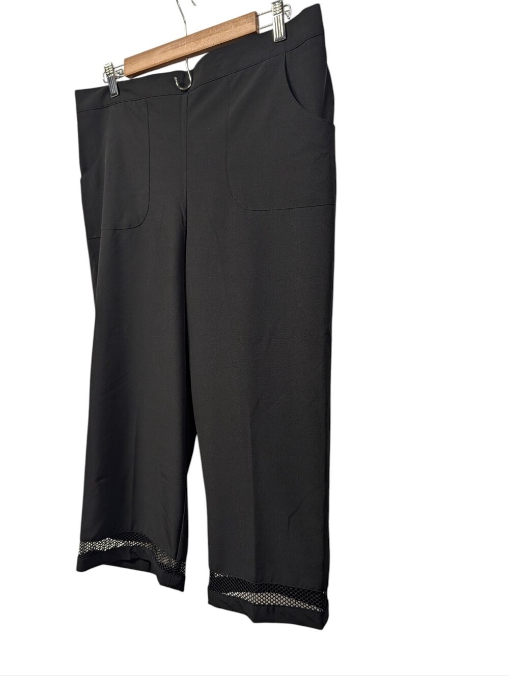 Alfred Dunner Womens Sz 12 Black Capri Crop Pants Mesh Hem Stretch Pull On NWT - Picture 3 of 7